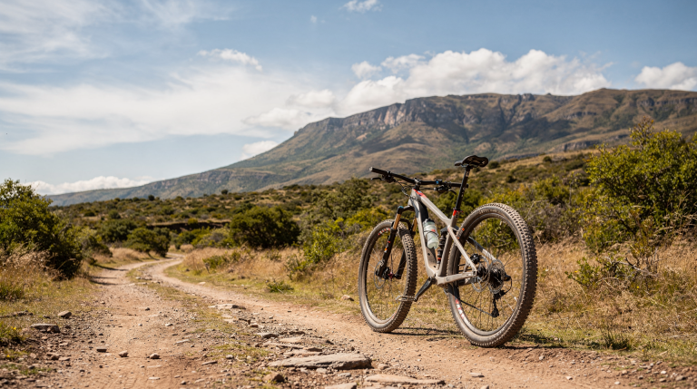 Cómo elegir una bicicleta de montaña para rutas mixtas y aventura